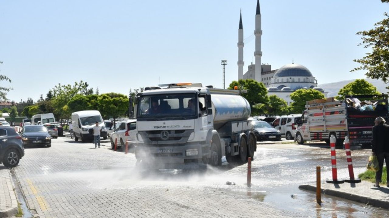 Temizlik Hizmetleriyle, Yeşilyurt’un Temiz Ve Düzenli İmajı Korunuyor