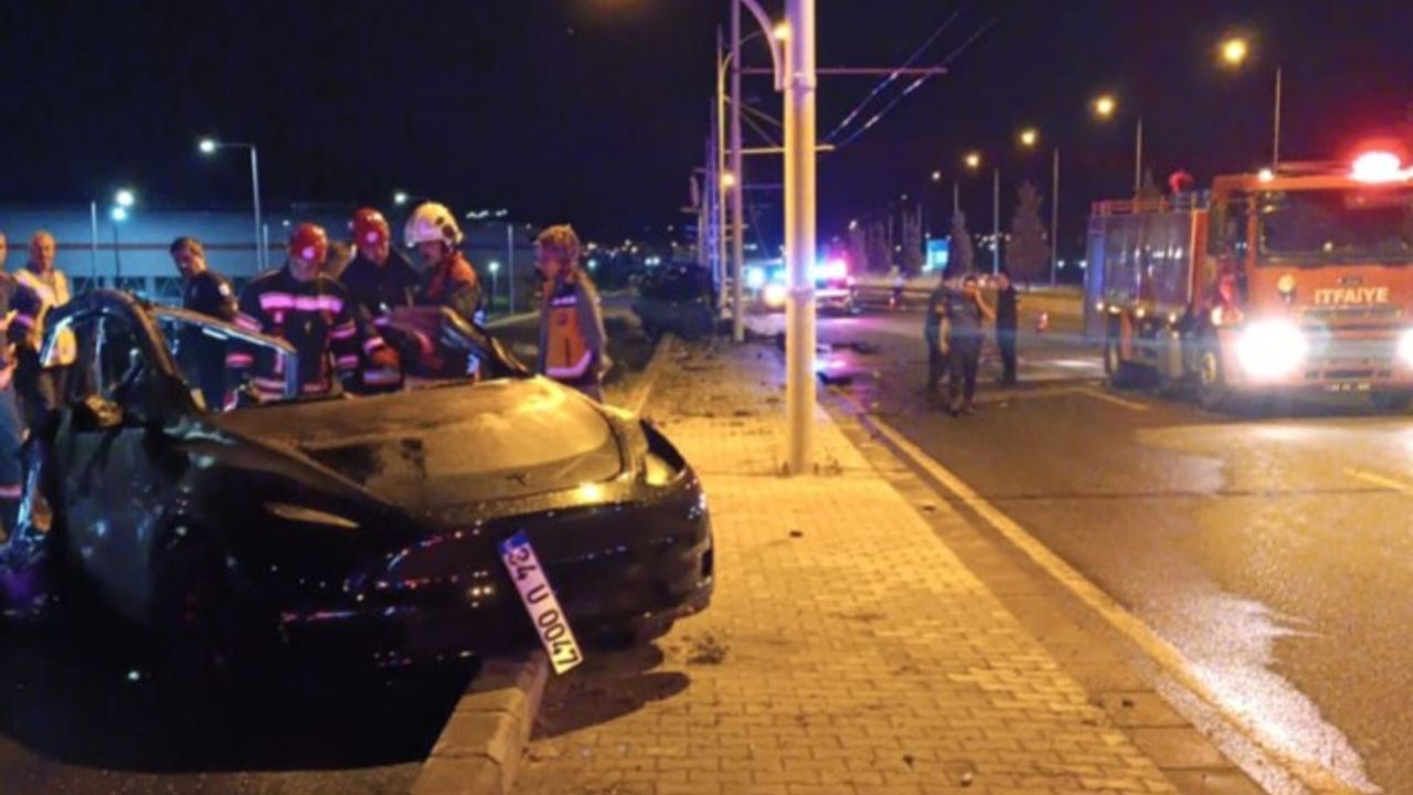 Üniversite Yolunda Kaza; 2 Kişi Vefat Etti