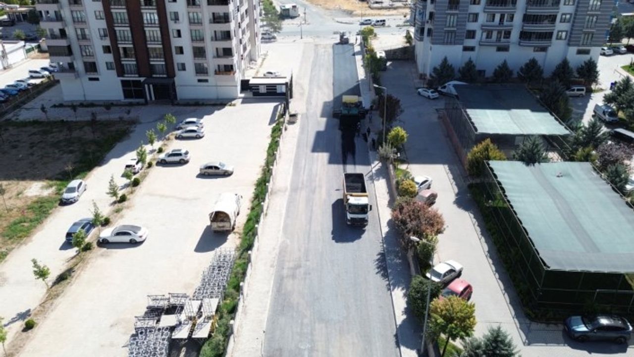 Rezerv Alanlarda İnşaatlar Bitiyor, Battalgazi Belediyesi Yolları Yeniliyor