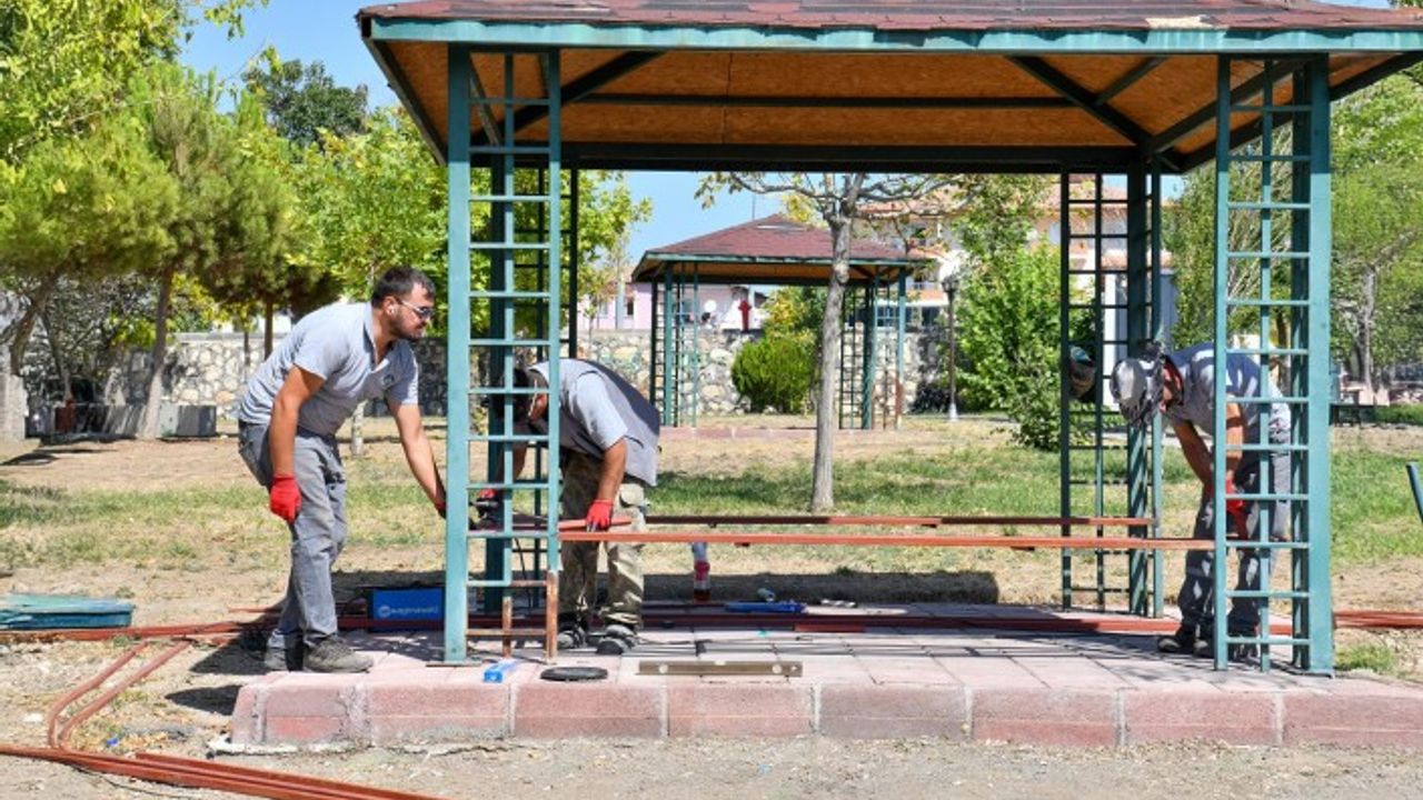 Yeşilyurt’ta Parklar Yenileniyor, Sosyal Alanlar Hayat Buluyor