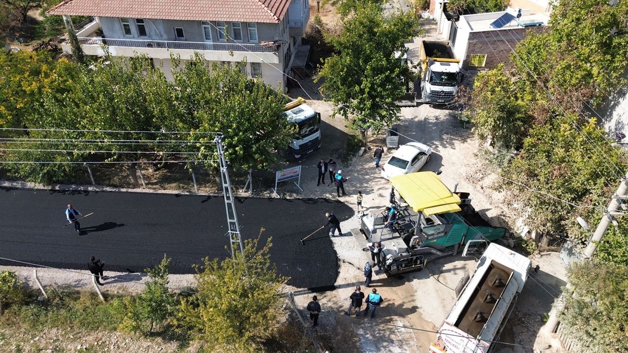 Battalgazi’de Ekipler Tarafından Kış Öncesi Yoğun Asfalt Çalışması