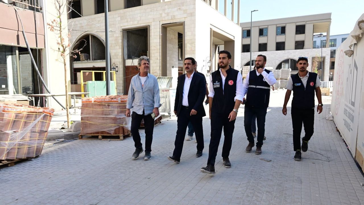 Başkan Taşkın'dan Şemsiye Sokak Müjdesi