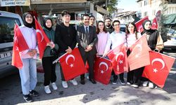 Battalgazi Belediyesi Vatandaşlara Türk Bayrağı Dağıttı