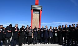 Bakan Uraloğlu’ndan Malatya’da Deprem Şehitliğine Ziyaret