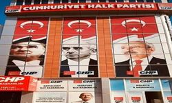 CHP'de Yeni Yönetim Gece Yarısı İl Binasına Girdi
