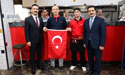 Başkan Taşkın'dan Vatandaslara Türk Bayrağı