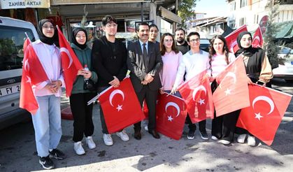 Battalgazi Belediyesi Vatandaşlara Türk Bayrağı Dağıttı
