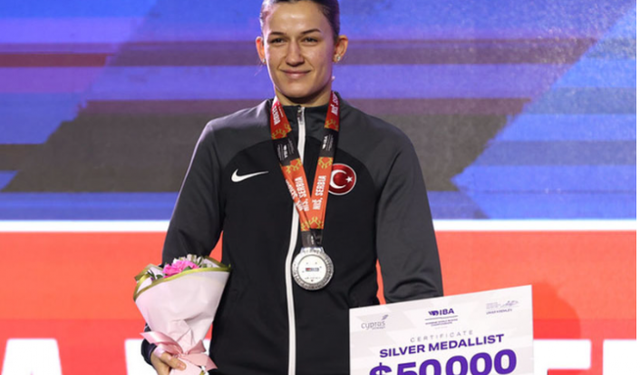 Hatice Akbaş, Dünya Boks Şampiyonası'nda Gümüş Madalya Kazandı