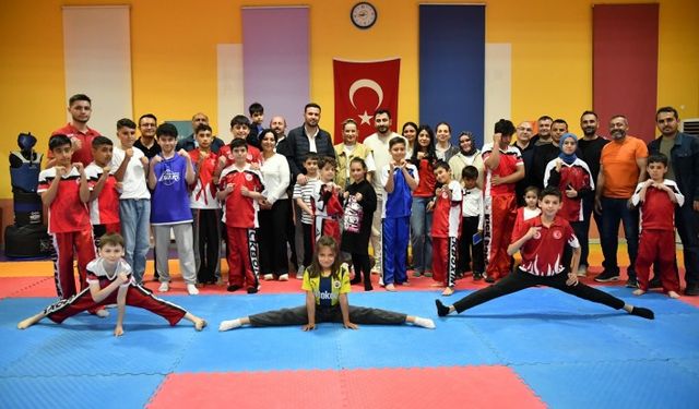Hatice Akbaş, Yeşilyurt Belediyesi Kick-Boks Sporcularıyla Buluştu