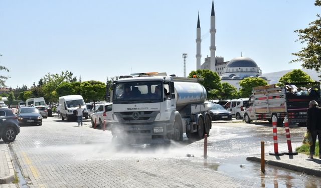 Temizlik Hizmetleriyle, Yeşilyurt’un Temiz Ve Düzenli İmajı Korunuyor