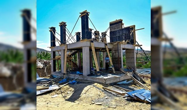Başkan Geçit, Çırmıktı’daki ‘Köy Evleri’ Projelerini İnceledi