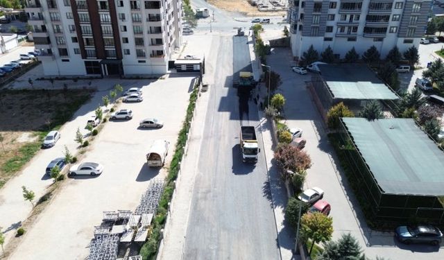 Rezerv Alanlarda İnşaatlar Bitiyor, Battalgazi Belediyesi Yolları Yeniliyor