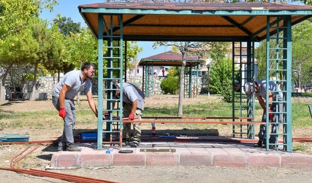 Yeşilyurt’ta Parklar Yenileniyor, Sosyal Alanlar Hayat Buluyor