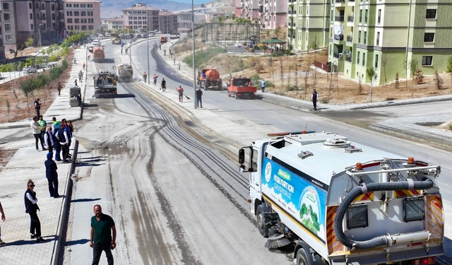 Yeşilyurt Belediyesinin Temizlik Seferberliği Devam Ediyor
