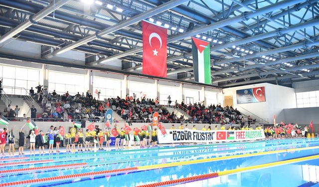 Kulaçlar Gazze İçin Atıldı! Sporculardan Duygusal Destek