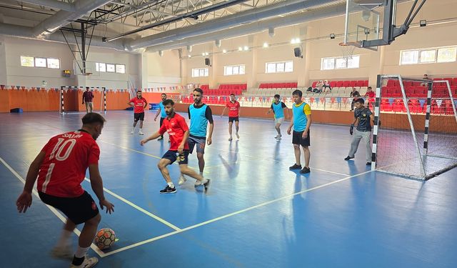 Battalgazi Belediyesi'nin Düzenlediği Ödüllü Futsal Turnuvası Başladı