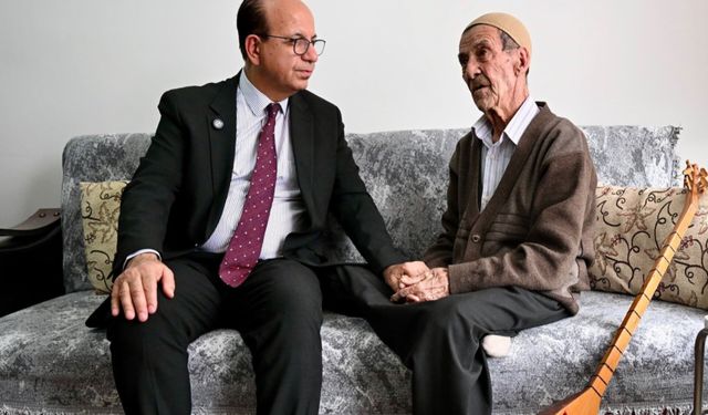 Başkan Geçit’ten Halk Ozanı Abuzer Aşkınses’e Vefa Ziyareti