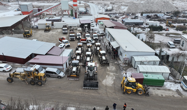 Yeşilyurt’ta Kar Mesaisi Gece Gündüz Sürüyor