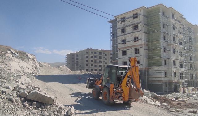 Bilinçsiz Yapılan Kazılar Elektrik Kesintilerine Neden Oluyor