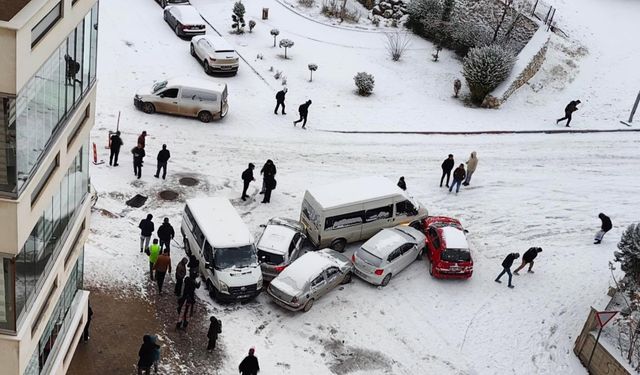 Sabah Saatlerinde Başlayan Kar Yağışı Kazalara Neden Oldu