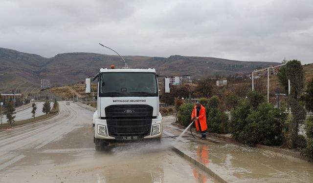 Battalgazi Belediyesi’nden Pınarbaşı Göleti Çevresinde Detaylı Temizlik