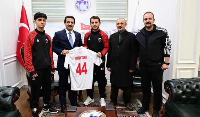 Battalgazi Belediyespor’un Milli Futsalcılarından Başkan Taşkın’a Ziyaret