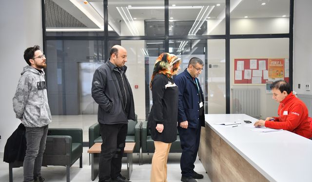 Yeşilyurt Belediyesi Personelinden Kızılay’a Örnek Dayanışma