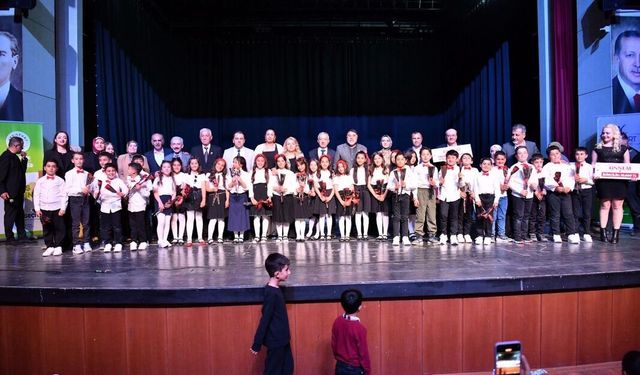 'Kalbimin En Güzel Şiiri: Annem' Yarışmasının Ödül Töreninde Duygu Dolu Anlar Yaşandı