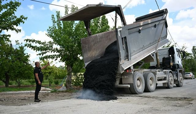 Yeşilyurt Belediyesi, Topsöğüt Mahallesi’nin Yollarını Yeniliyor
