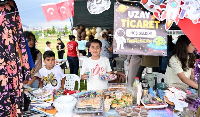 Büyükler pazar görsün etkinliğinin 36 bin 880 tl Geliri yetimler kervanına bağışlandı