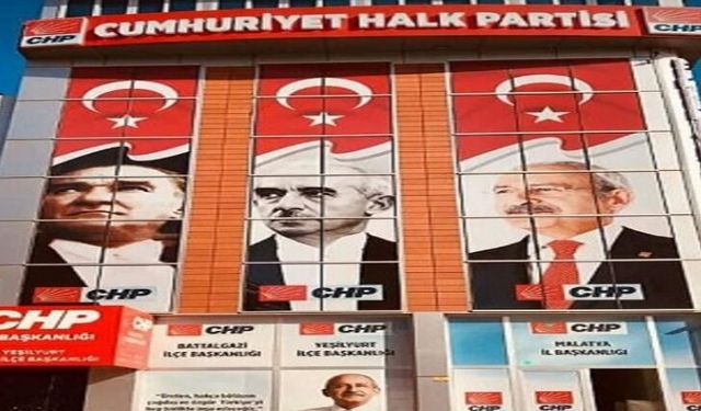 CHP'de Yeni Yönetim Gece Yarısı İl Binasına Girdi