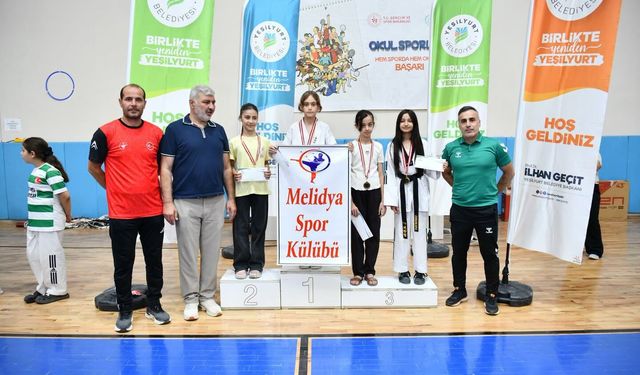 Tekvando Minikler Şampiyonası Nefes Kesti
