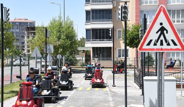 Yeşilyurt Belediyesi Trafik Eğitim Parkı'nda 6 Bin 820 Öğrenciye Uygulamalı Trafik Eğitimi