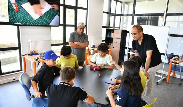 Geleceğin Bilim İnsanları Yeşilyurt Bilim Merkezi'nde Yetişiyor!