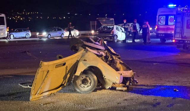 Malatya’da feci kaza: Otomobil ikiye ayrıldı, 1’i ağır 4 kişi yaralandı