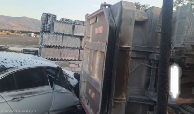 Malatya’da Asfalt Yüklü Kamyon Devrildi: 1 yaralı