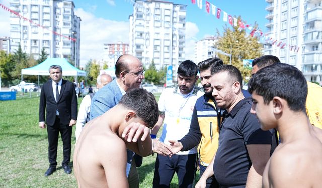 Sakatlanan Güreşçiye İlk Müdahale Başkan Geçit'ten