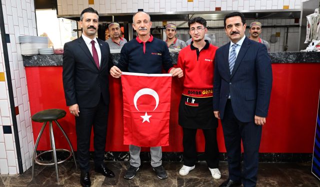 Başkan Taşkın'dan Vatandaslara Türk Bayrağı