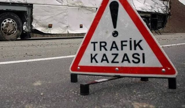 Çekiciyle Tur Otobüsü Çarpıştı: 11 Ölü