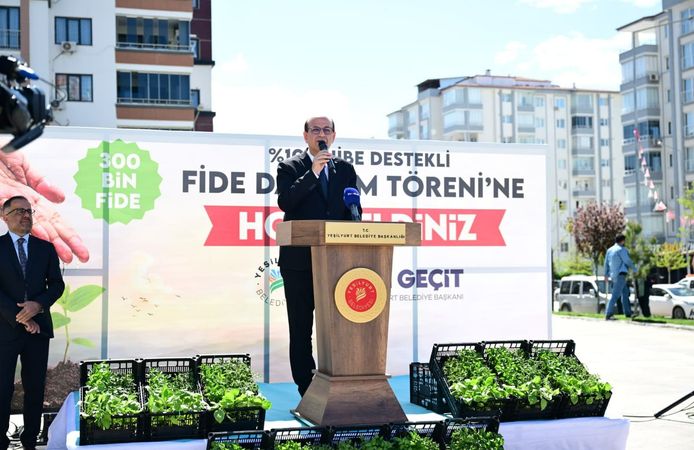 300 Bin Sebze Fidesi Çiftçilere Dağıtıldı