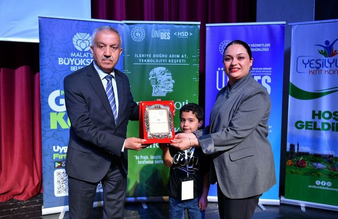 Teknoloji Tutkunları Yeşilyurt’taki Zirvede Bir Araya Geldi