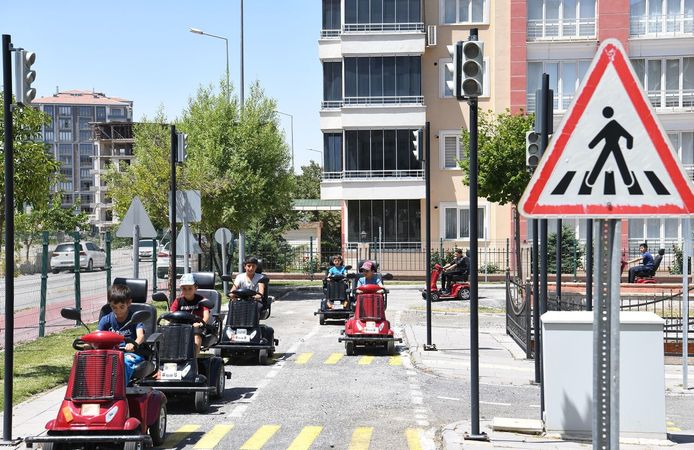 Yeşilyurt Belediyesi Trafik Eğitim Parkı'nda 6 Bin 820 Öğrenciye Uygulamalı Trafik Eğitimi