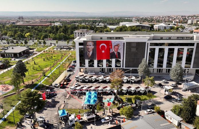 Yeşilyurt Belediyesi 31 Yeni İş Makinası Aldı