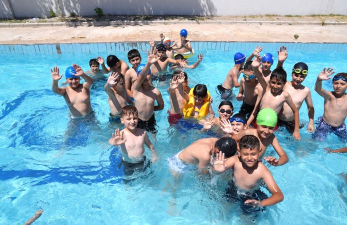 Battalgazi Belediyesi’nden Kur’an Kursu Öğrencilerine Yüzme Etkinliği