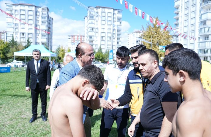 Sakatlanan Güreşçiye İlk Müdahale Başkan Geçit'ten