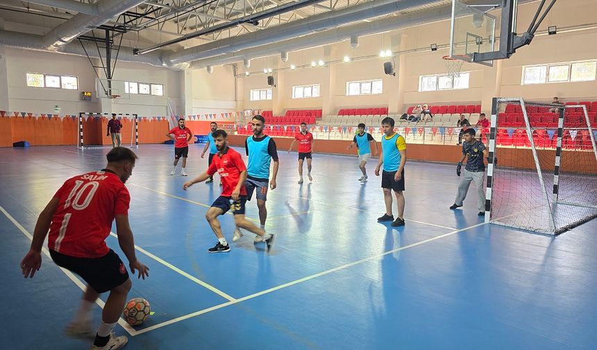 Battalgazi Belediyesi'nin Düzenlediği Ödüllü Futsal Turnuvası Başladı