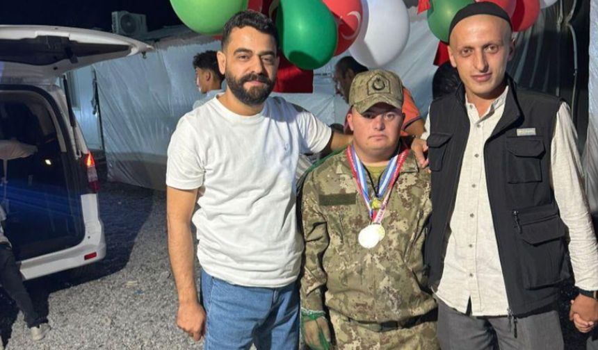 Özel Birey Ferhat'a Temsili Asker Eğlencesi Düzenlendi