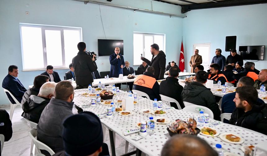 Başkan Geçit’ten Kar Mesaisindeki Personele Moral Ziyareti