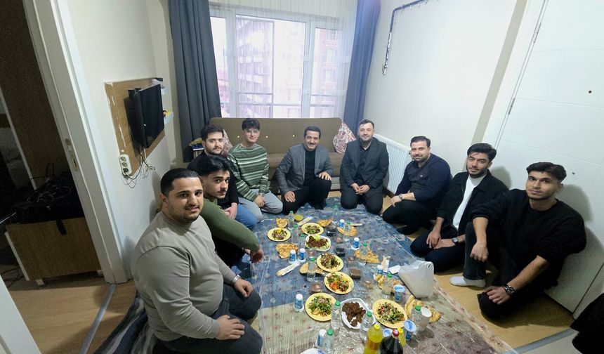 Başkan Bayram Taşkın’dan Öğrenci Evine Gönül Sofrası Ziyareti