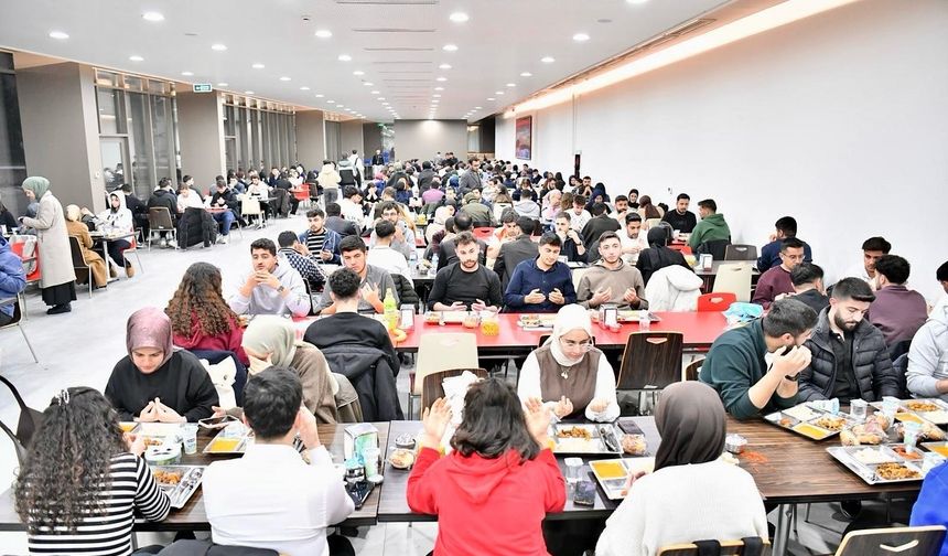 İnönü Üniversitesi’nde Gönül Sofrası Kuruldu